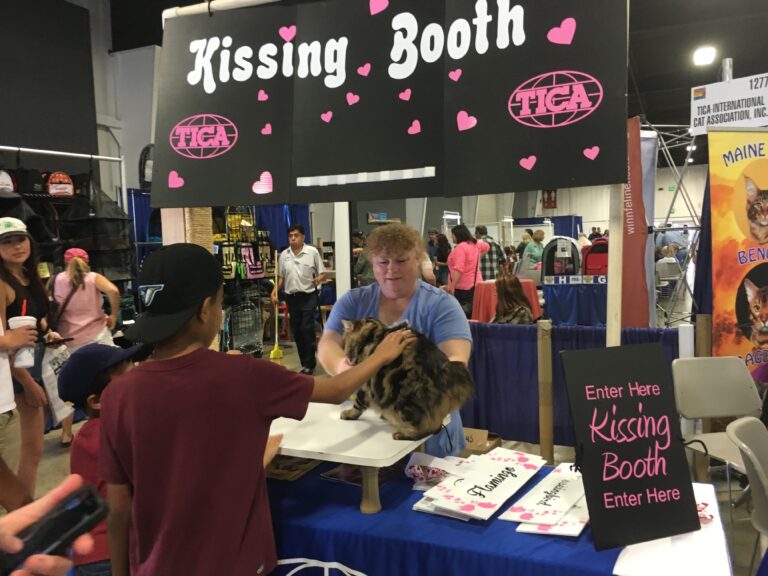 Kissing Pet Me booth